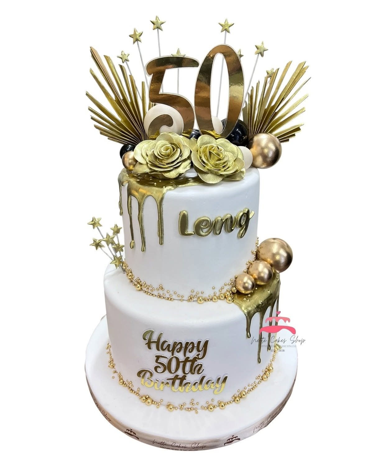 Gold-themed Cake - Image 4